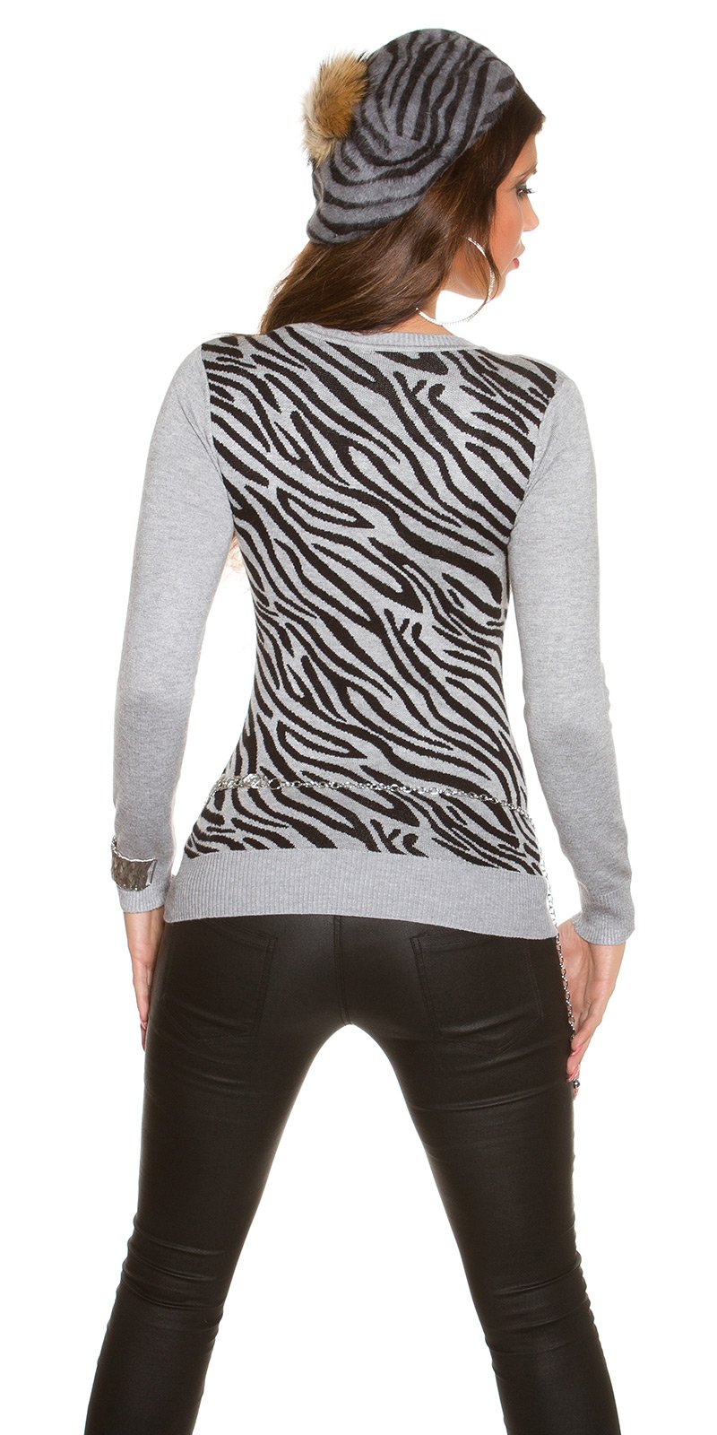Modna czapka z daszkiem Zebra z pomponem