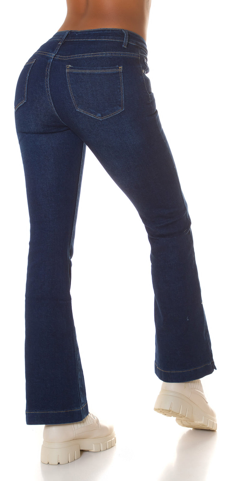 Modne jeansy z ciemnego denimu w kwiaty
