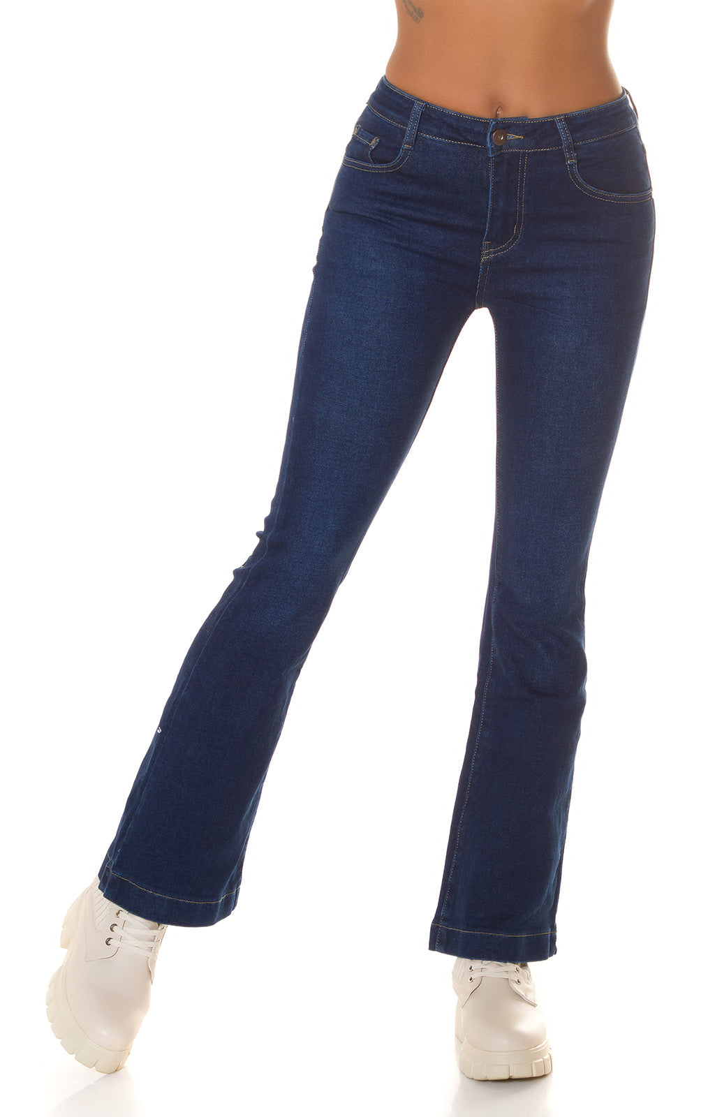 Modne jeansy z ciemnego denimu w kwiaty