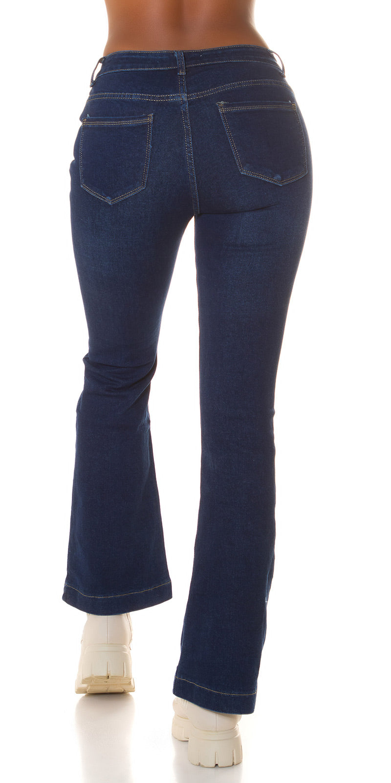 Modne jeansy z ciemnego denimu w kwiaty