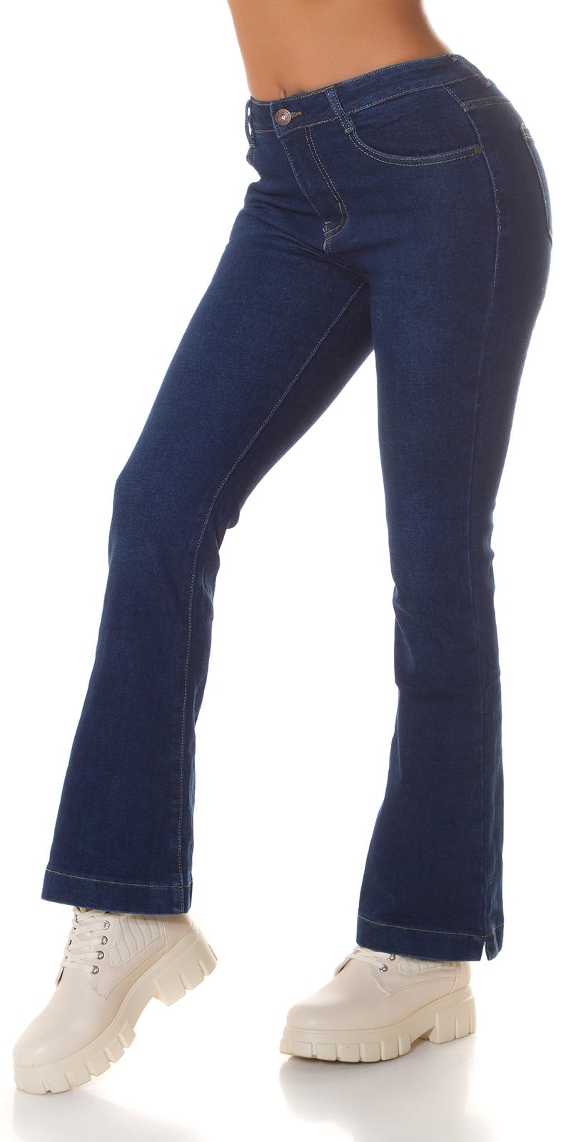 Modne jeansy z ciemnego denimu w kwiaty