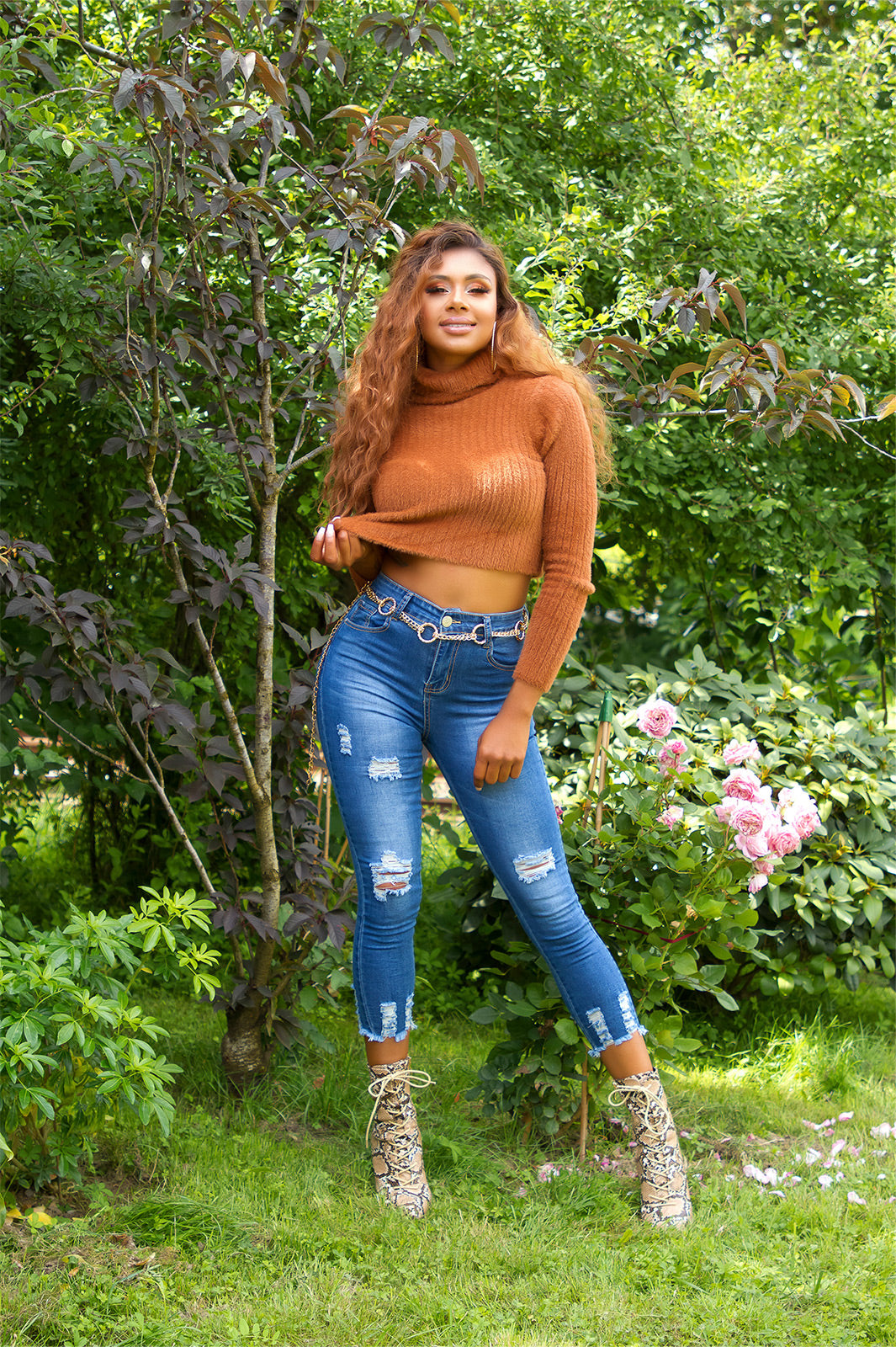 Seksowne jeansy skinny z wysoką talią i rantami