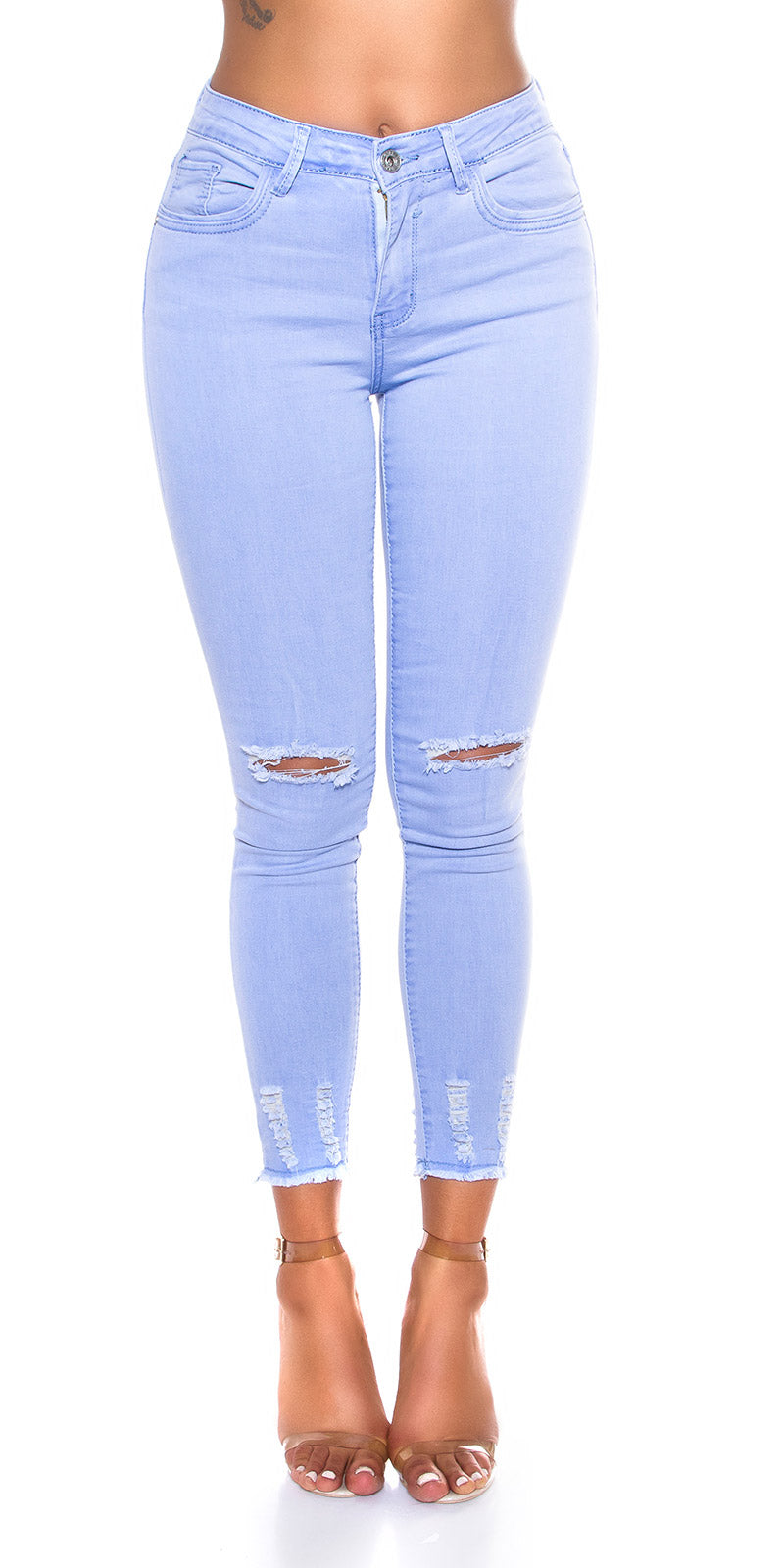 Seksowne jeansy skinny z podartymi nogawkami