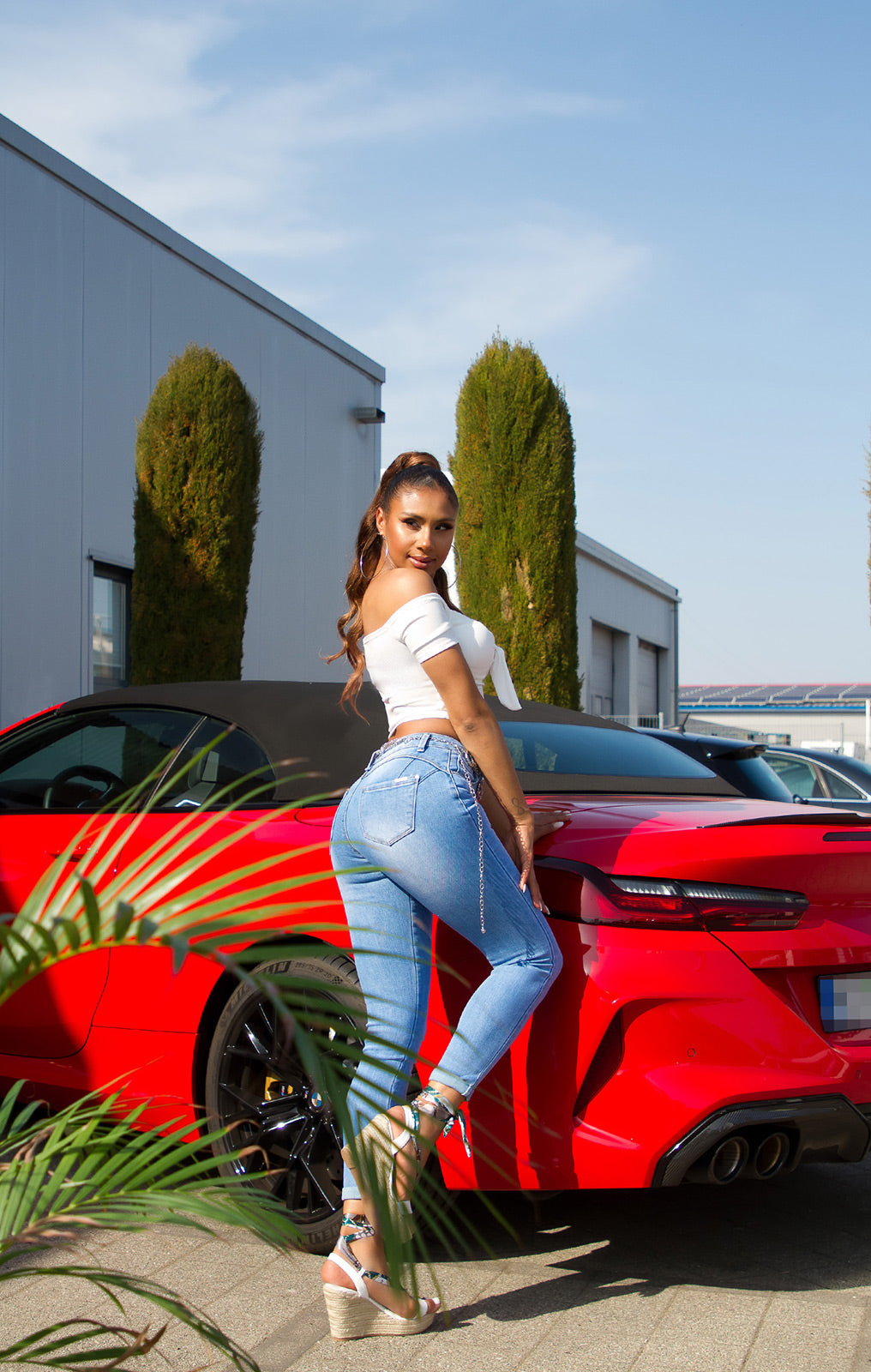 Modne jeansy push up w stylu basic must have
