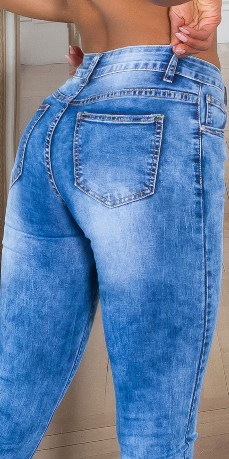 Seksowne jeansy z wysokim stanem i przetarciami Acid Washed Look