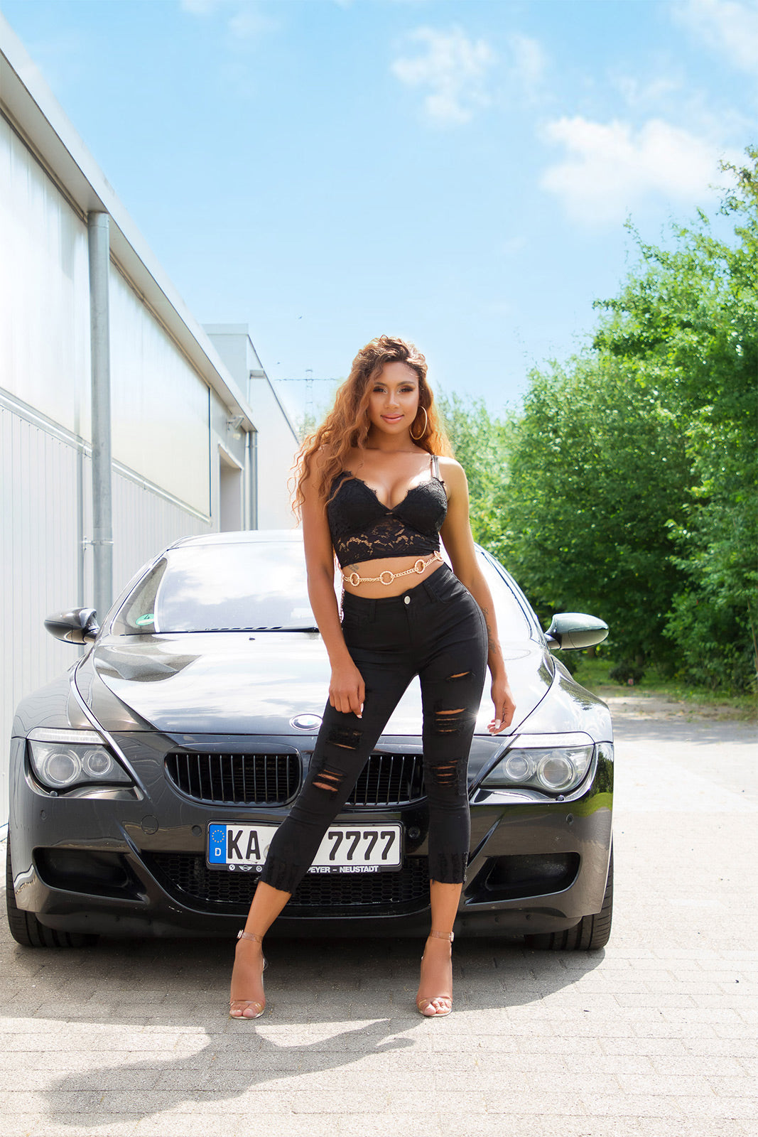 Seksowne podarte dżinsy slim fit