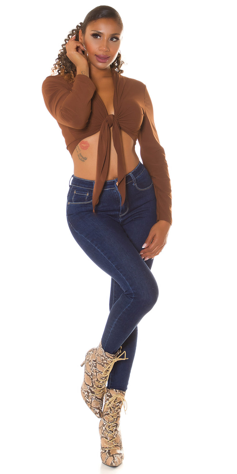 Seksowne jeansy push up z ciemnego denimu