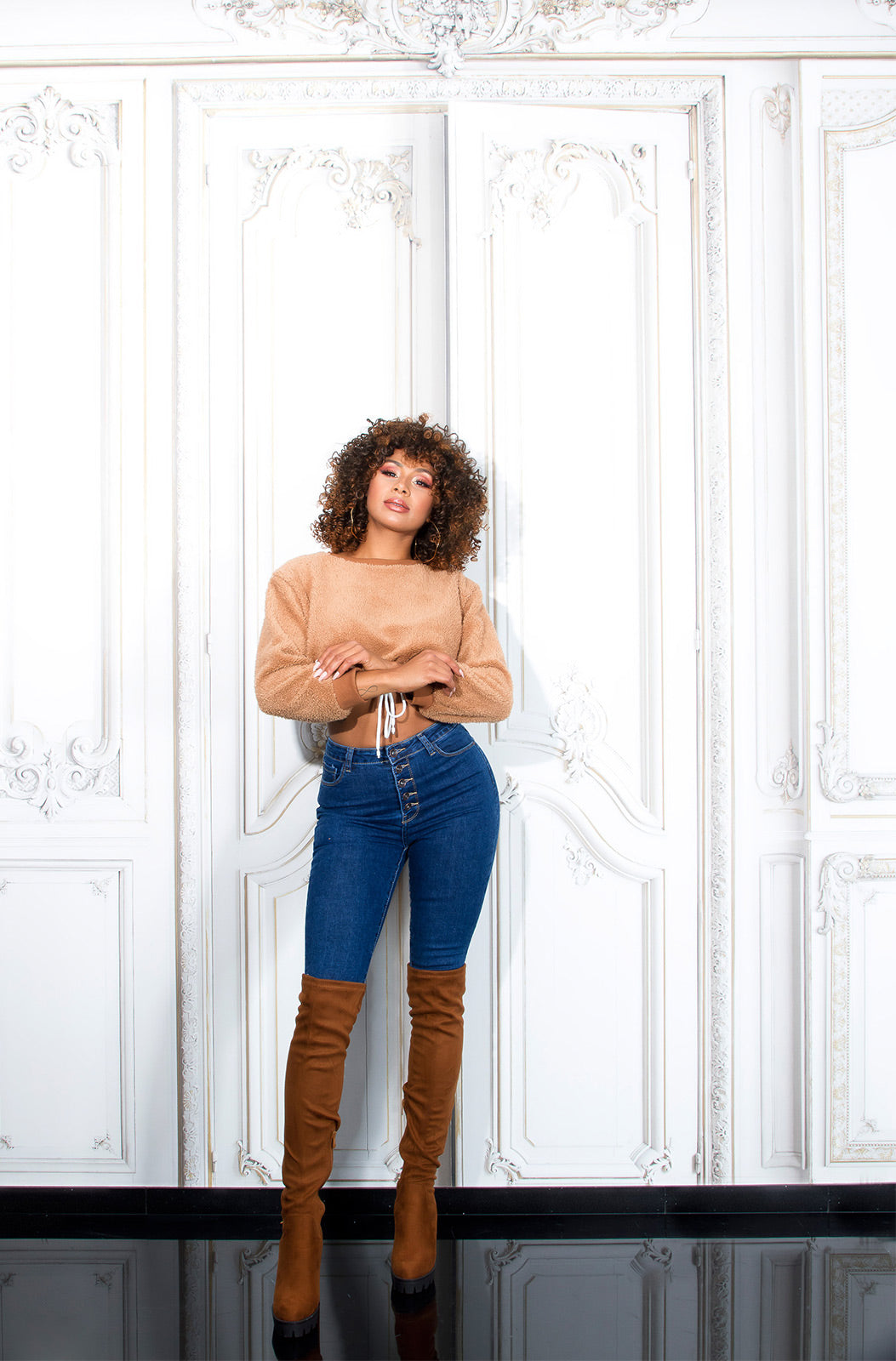 Seksowne jeansy skinny z wysoką talią i otwartym rzędem guzików