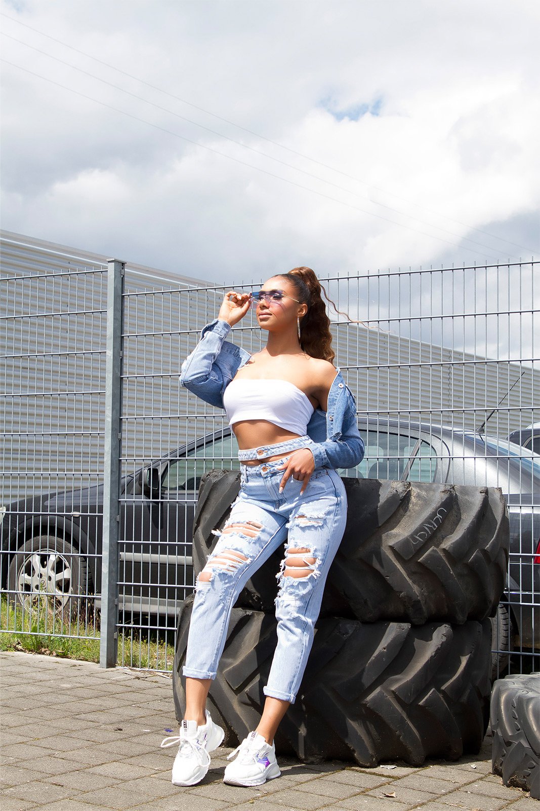 Seksowne jeansy Mom Fit z podwójną talią
