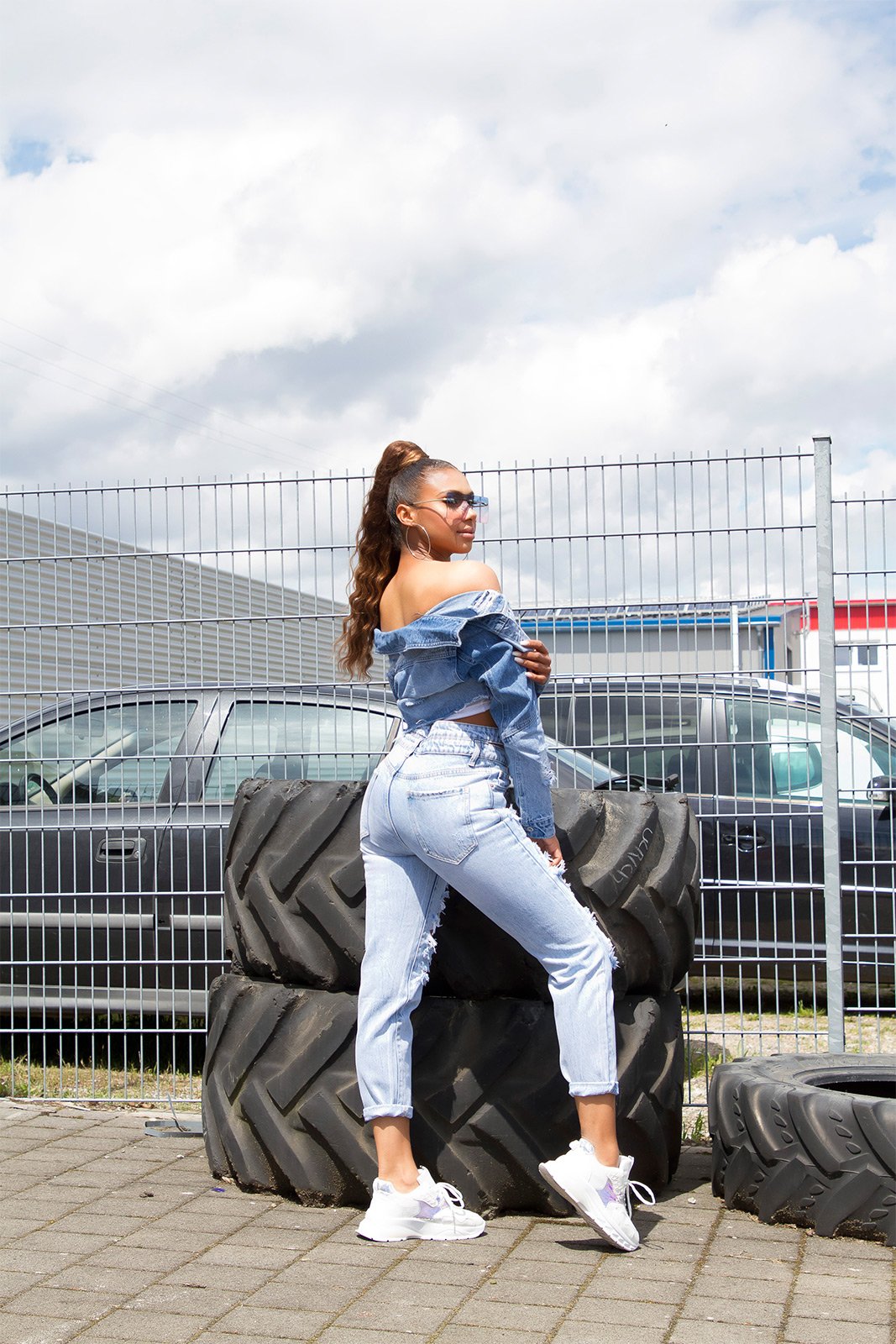 Seksowne jeansy Mom Fit z podwójną talią