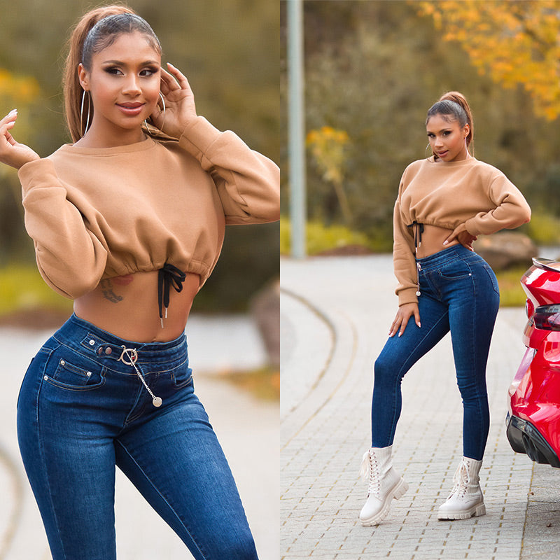 Modne jeansy skinny z wysokim stanem i łańcuszkiem