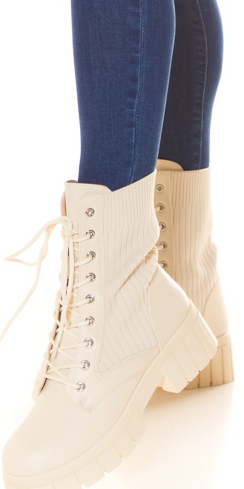 Modne buty za kostkę Musthave Biker Look prążkowane