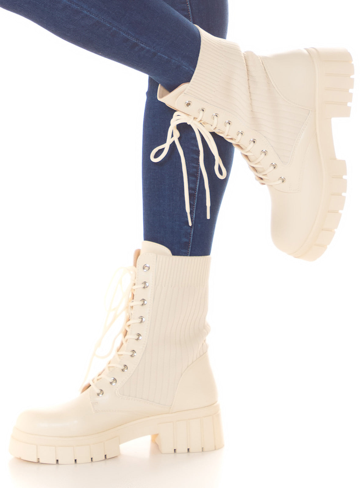 Modne buty za kostkę Musthave Biker Look prążkowane