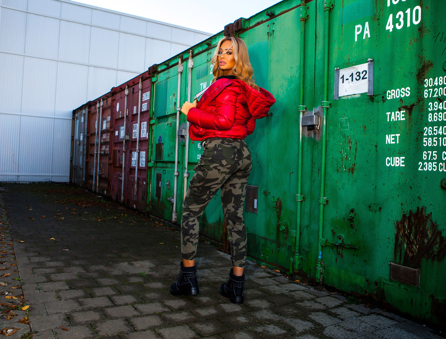 Modne jeansy Cargo w kamuflażu z paskiem