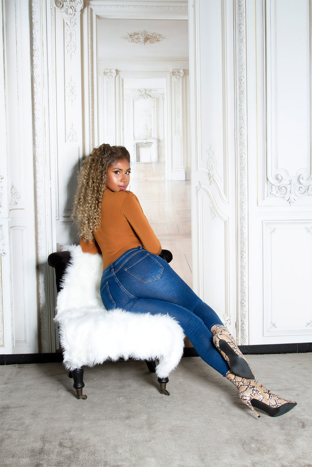 Seksowne jeansy skinny z otwartym rzędem guzików