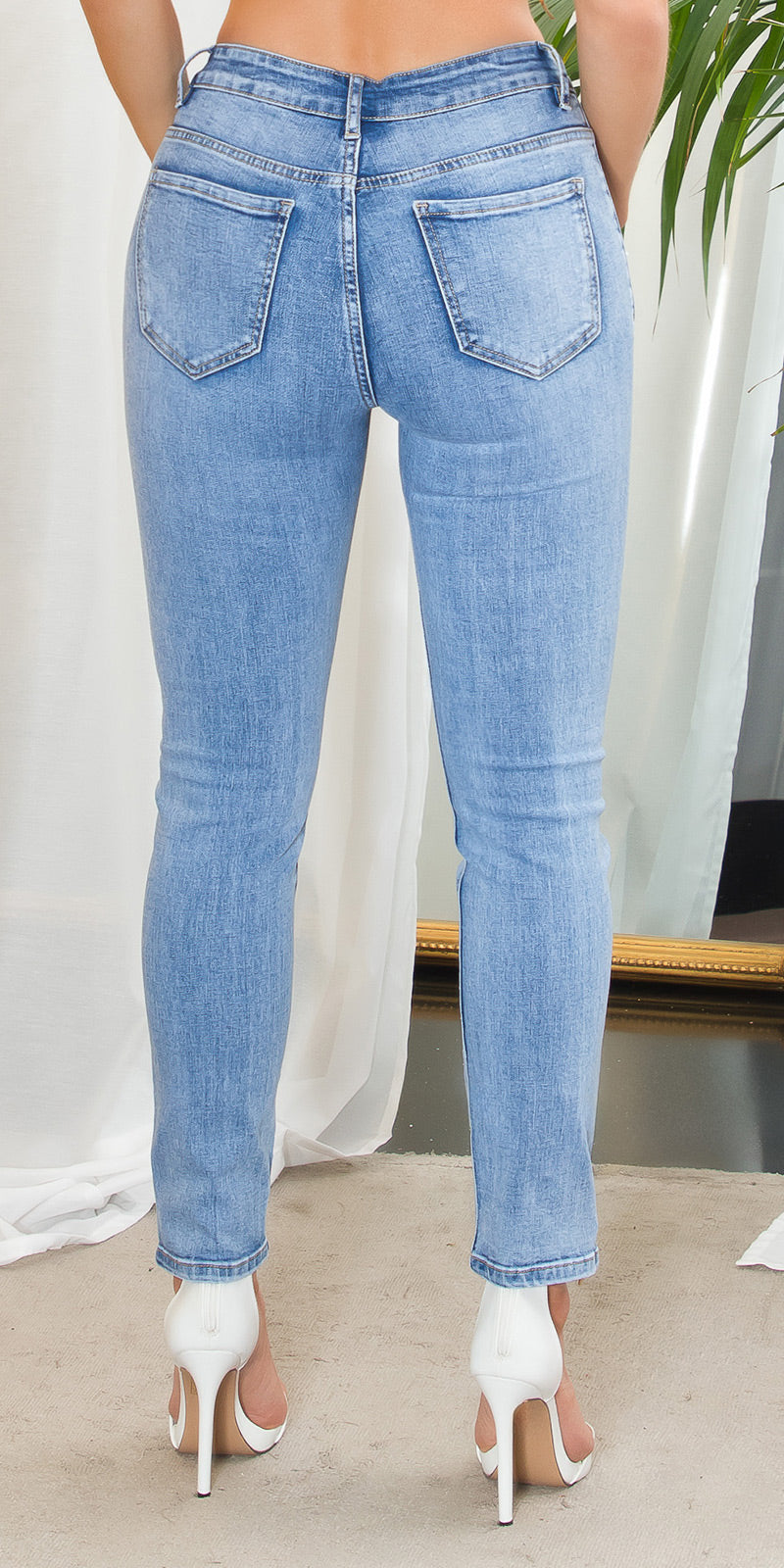Seksowne jeansy z perełkami - Musthave Statement Jeans