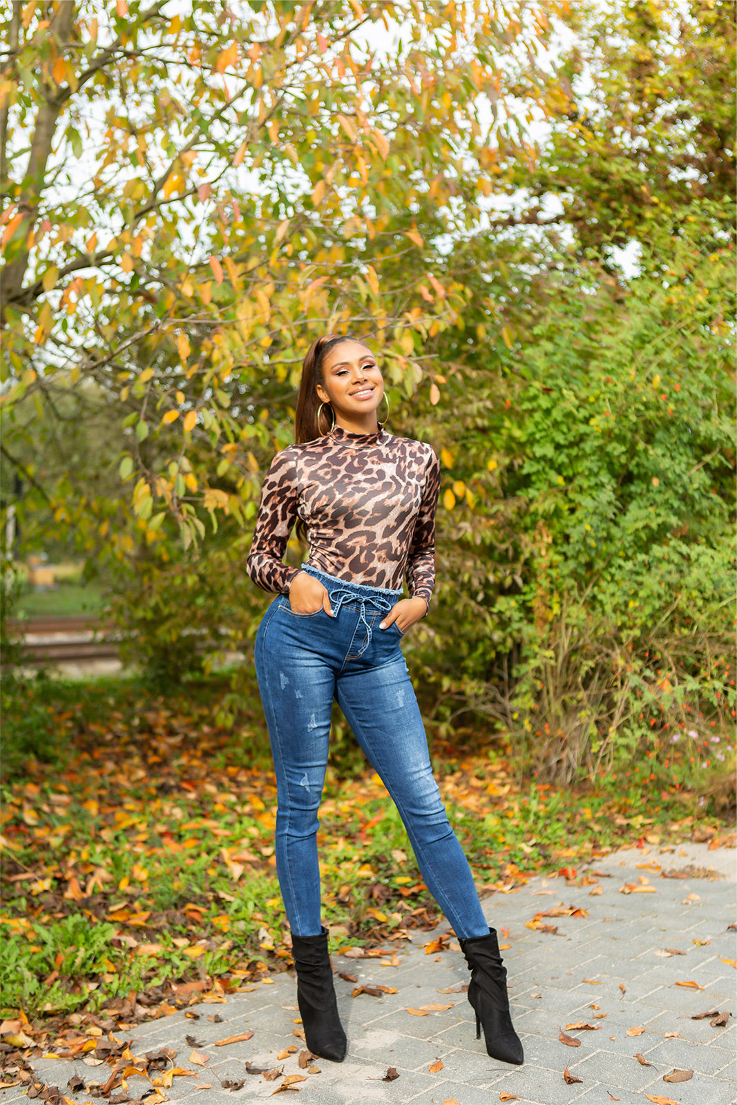Modne jeansy ze sznurkiem w stylu casual