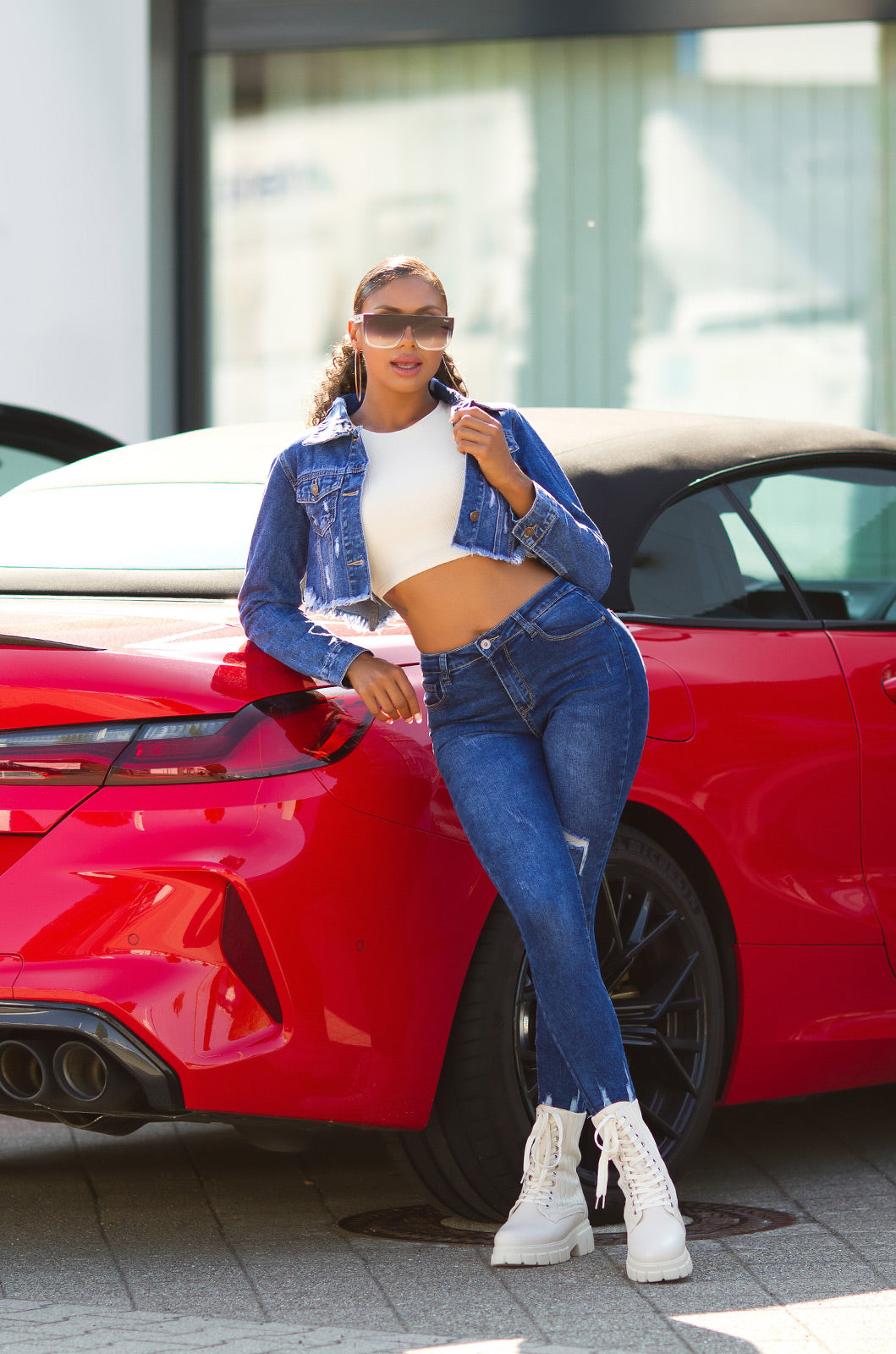 Seksowne jeansy skinny z wysokim stanem z ciemnego denimu