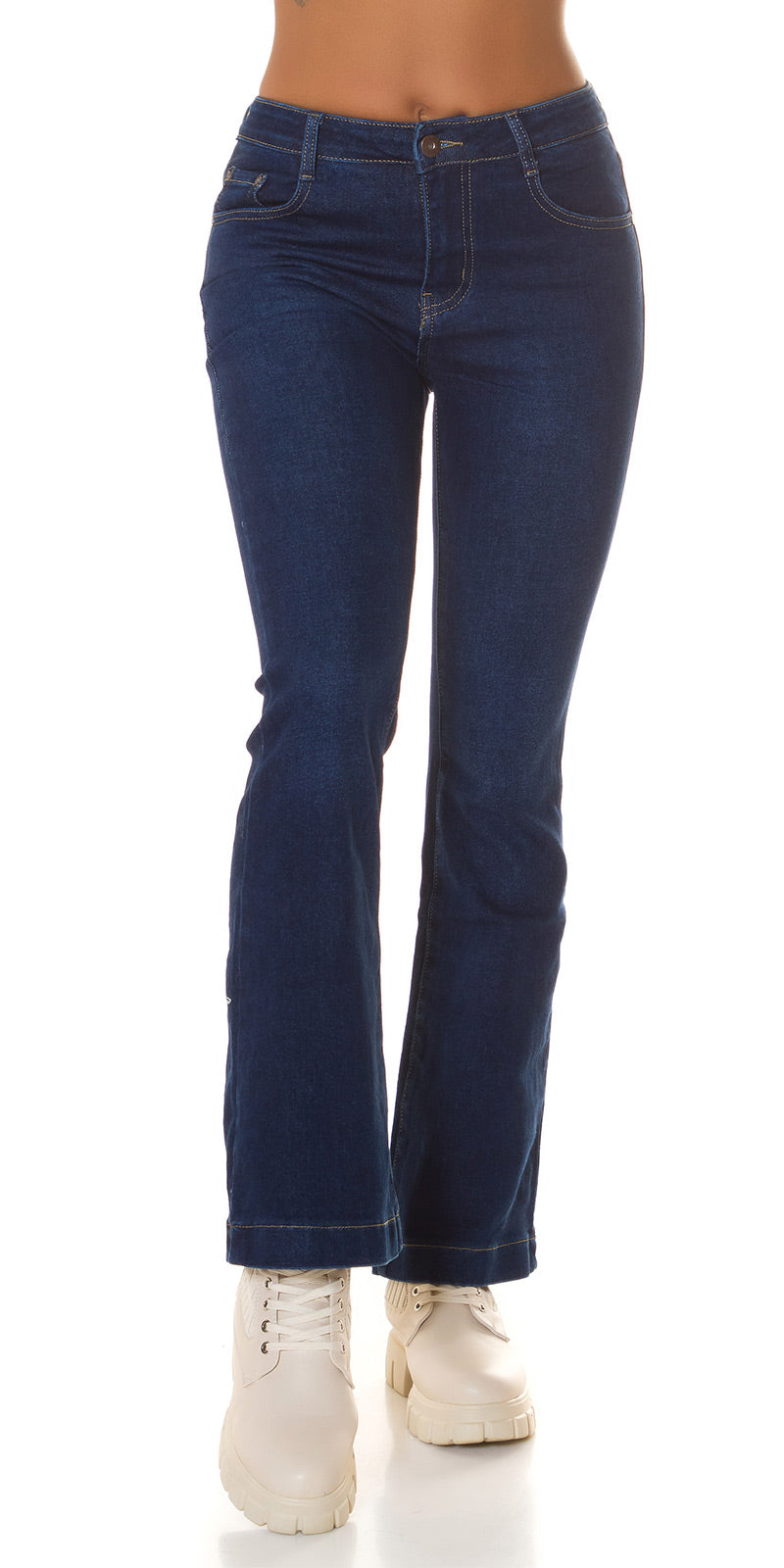 Modne jeansy z ciemnego denimu w kwiaty