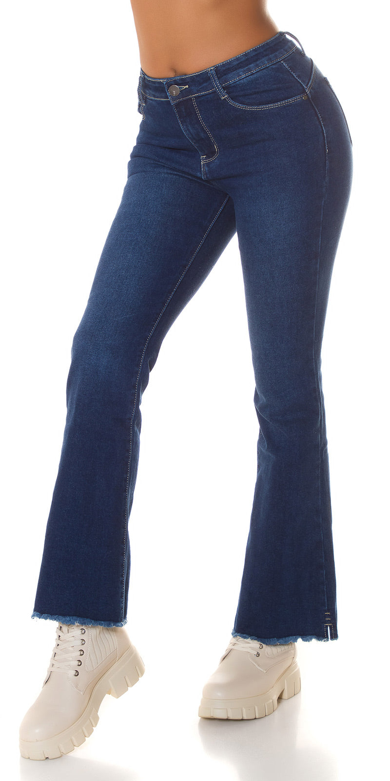 Seksowne jeansy z ciemnego denimu z przetarciami