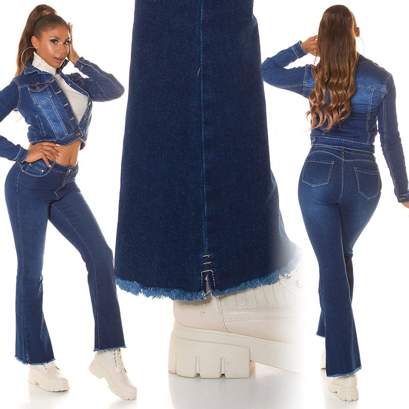 Seksowne jeansy z ciemnego denimu z przetarciami