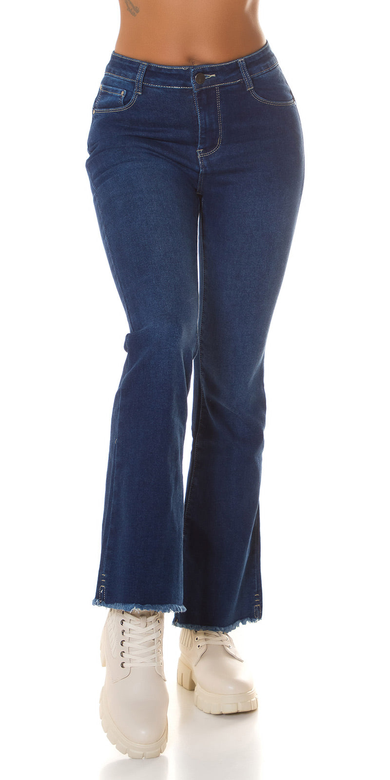 Seksowne jeansy z ciemnego denimu z przetarciami