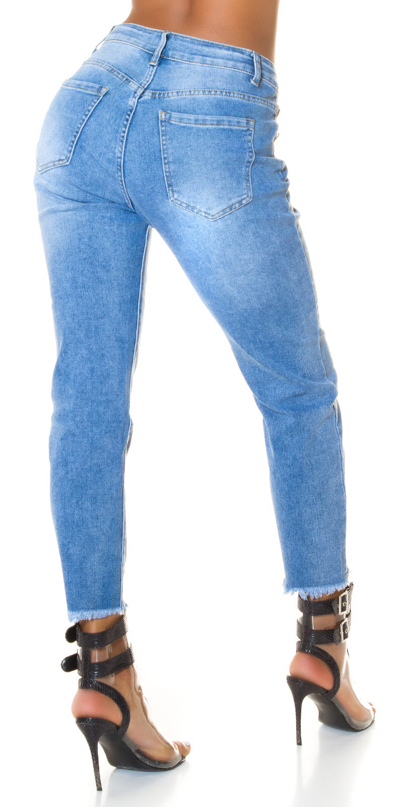 Modne jeansy w stylu Mom Fit