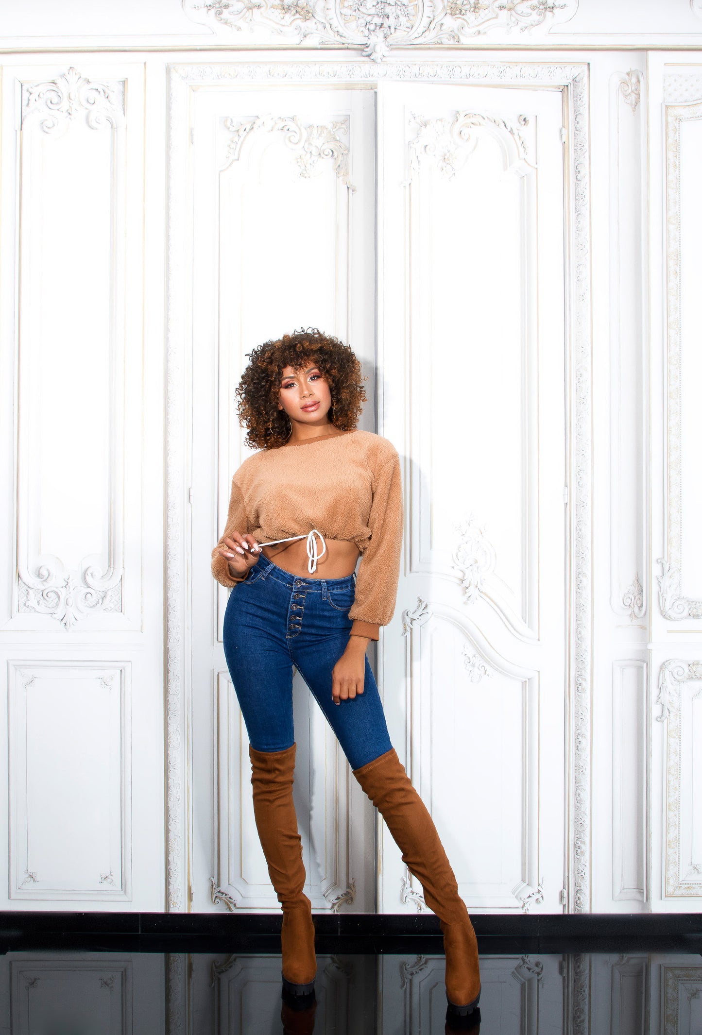 Seksowne jeansy skinny z wysoką talią i otwartym rzędem guzików