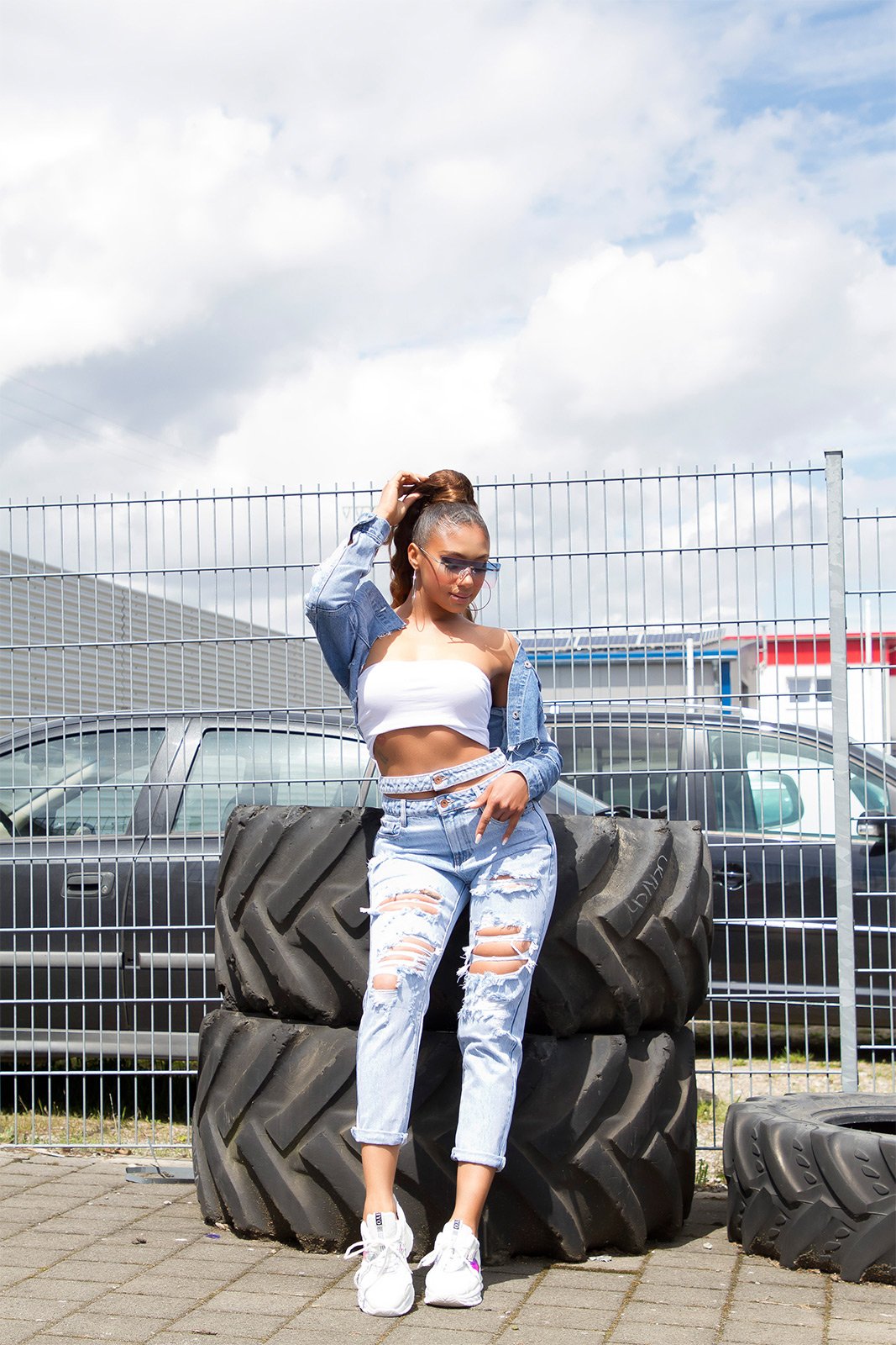 Seksowne jeansy Mom Fit z podwójną talią