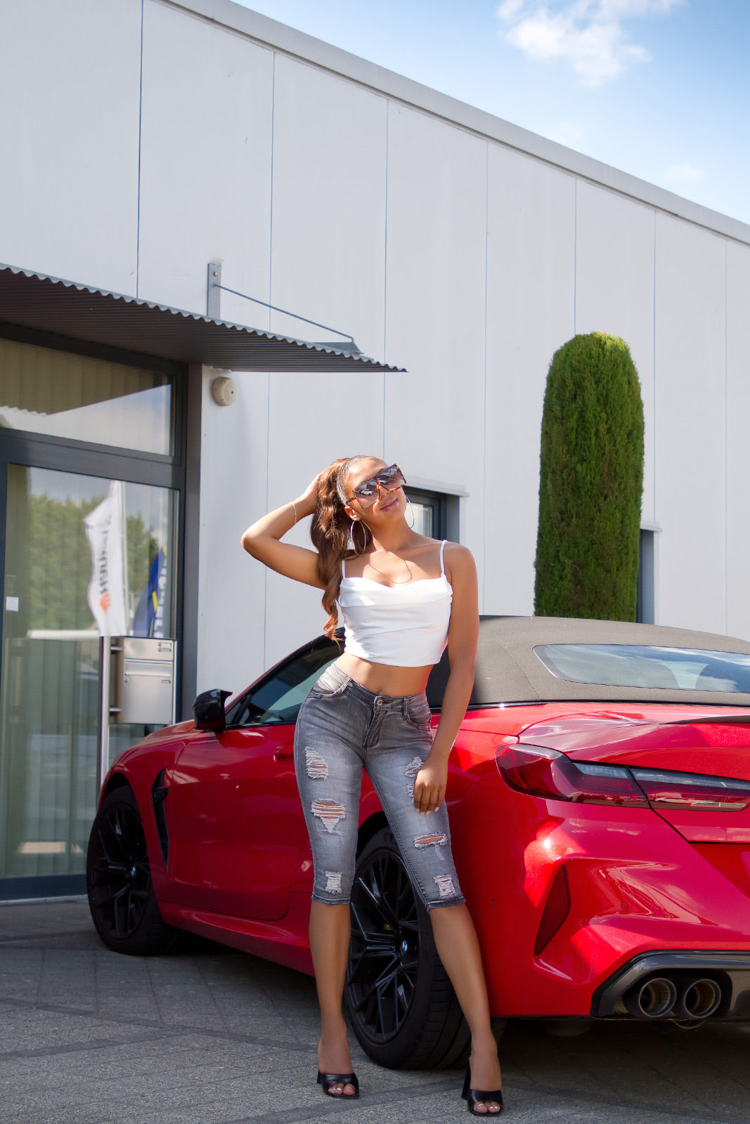Seksowne jeansy Capri w stylu used look