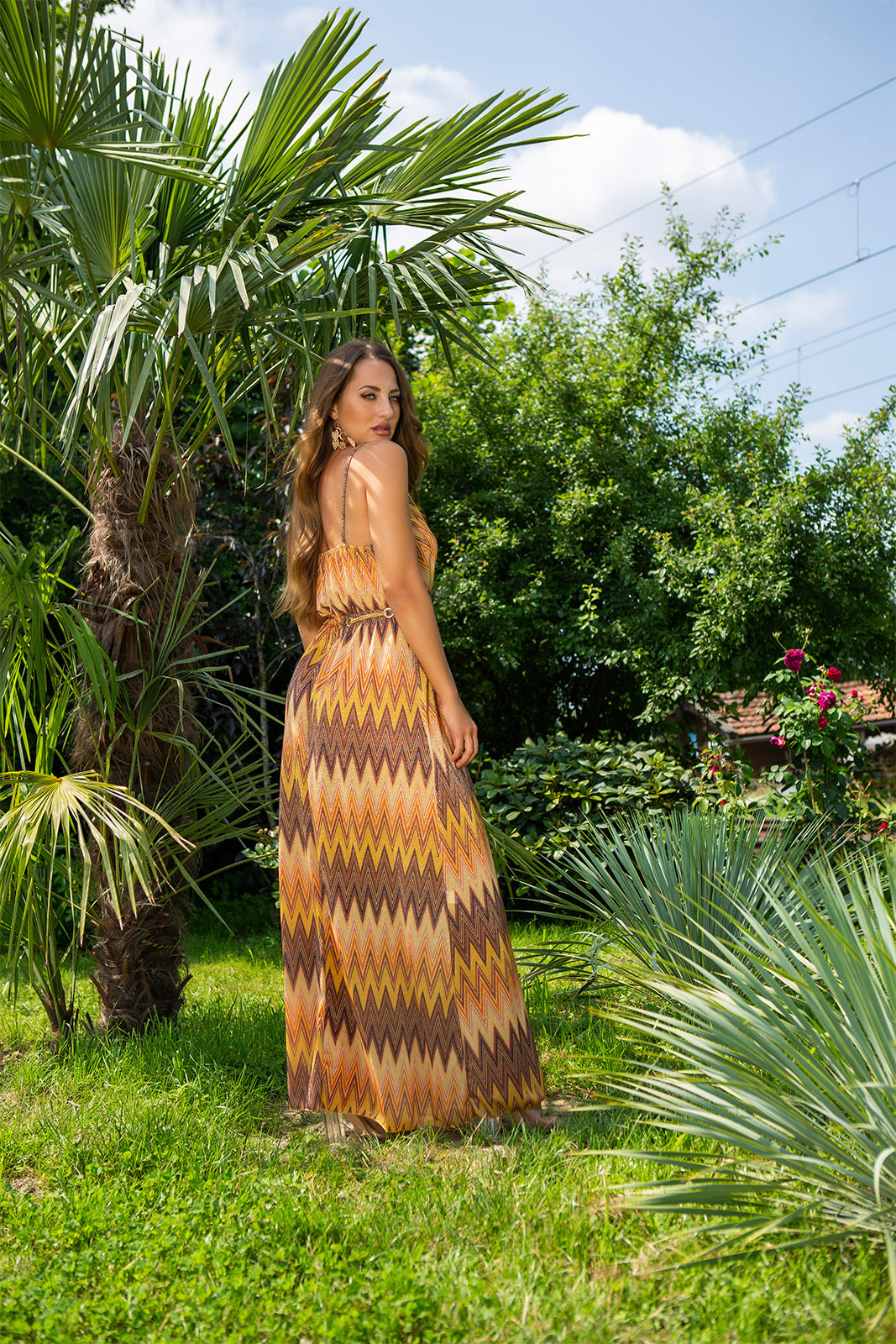 Seksowna sukienka maxi w stylu boho z zygzakowatym wzorem