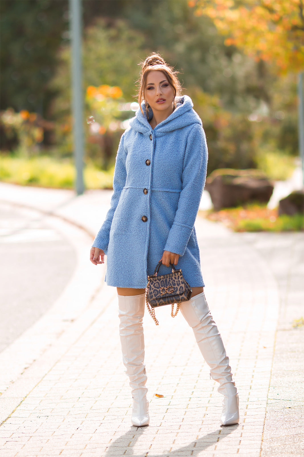 Piękny płaszcz Boucle Look z kapturem
