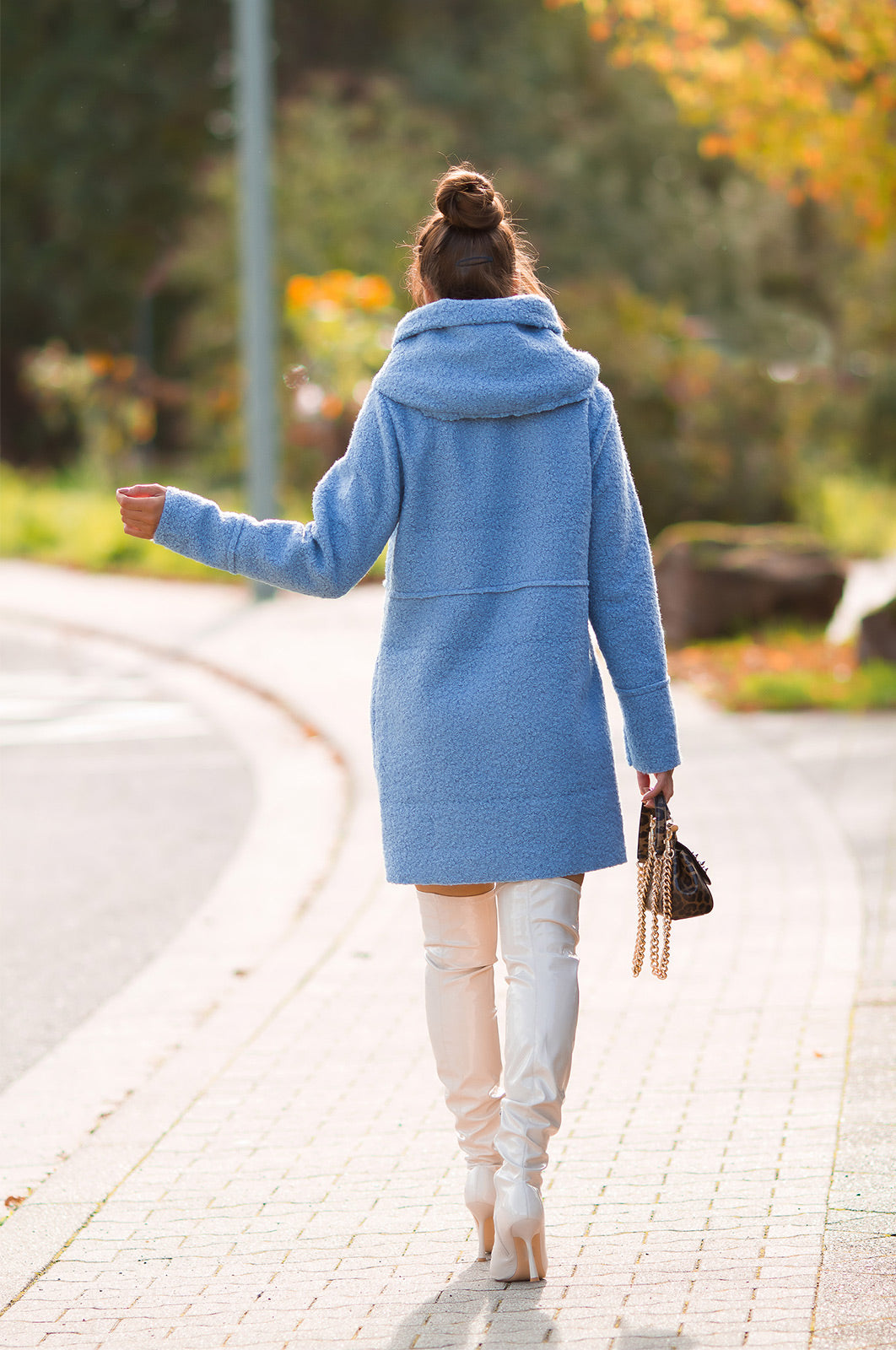 Piękny płaszcz Boucle Look z kapturem