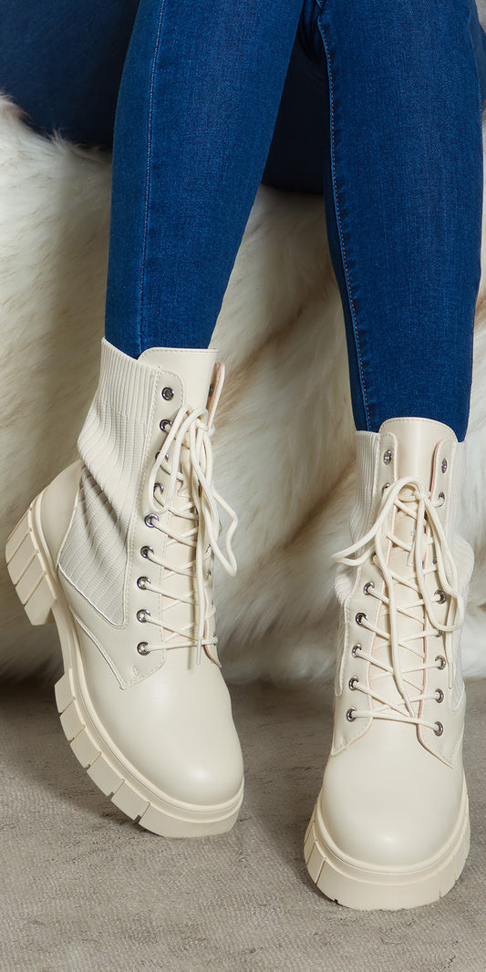 Modne buty za kostkę Musthave Biker Look prążkowane