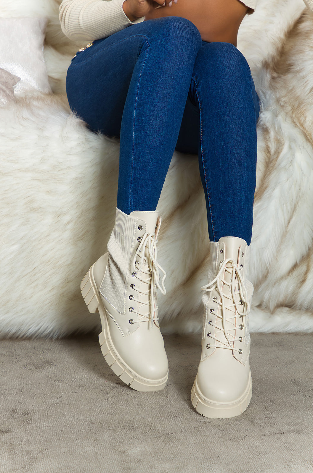Modne buty za kostkę Musthave Biker Look prążkowane