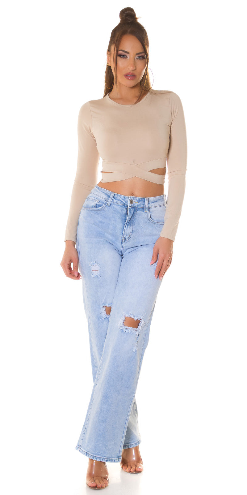 Seksowny crop top z wycięciami i długimi rękawami